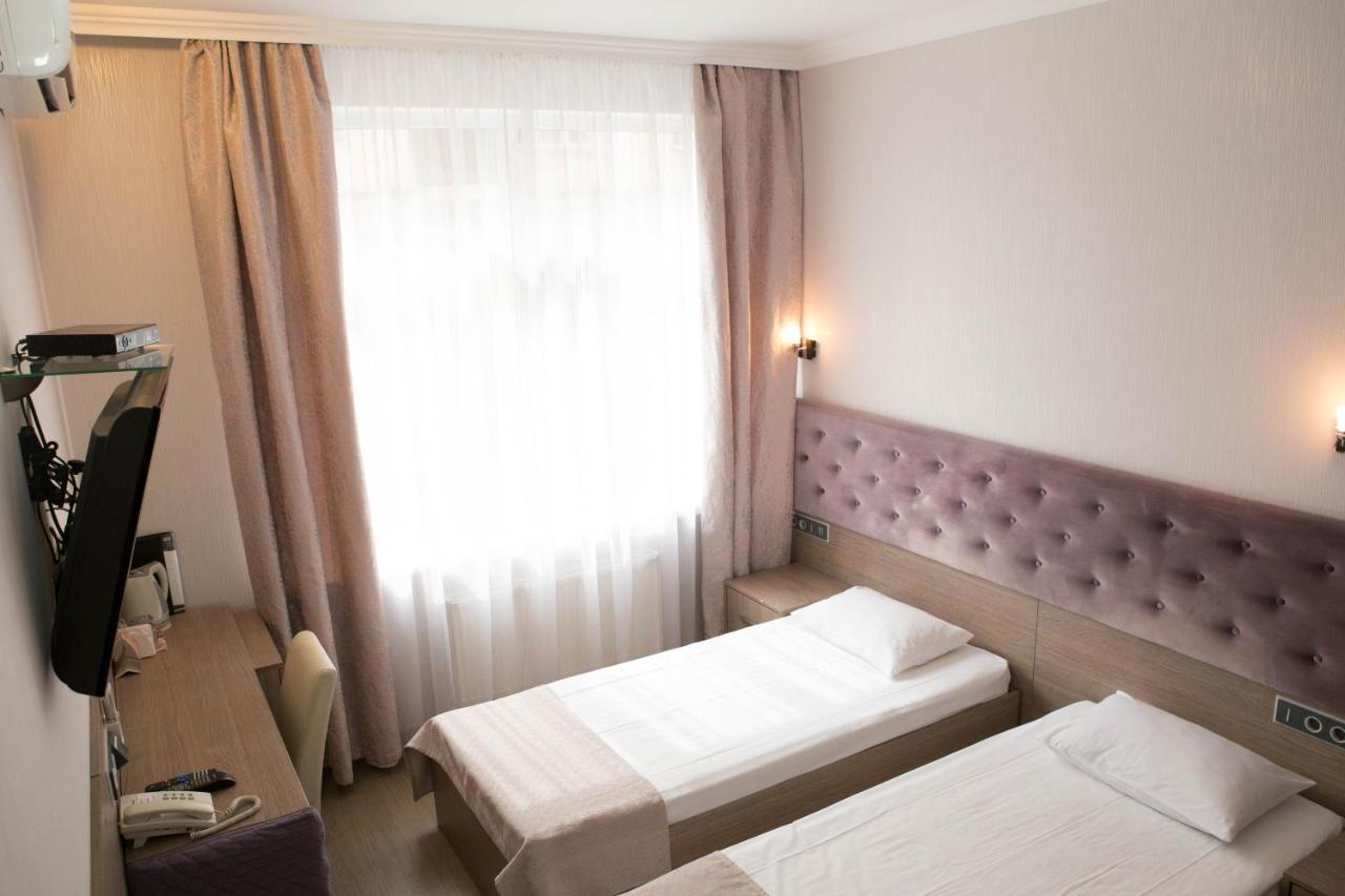 Mini Elegant Hotel Kyiv Exterior photo