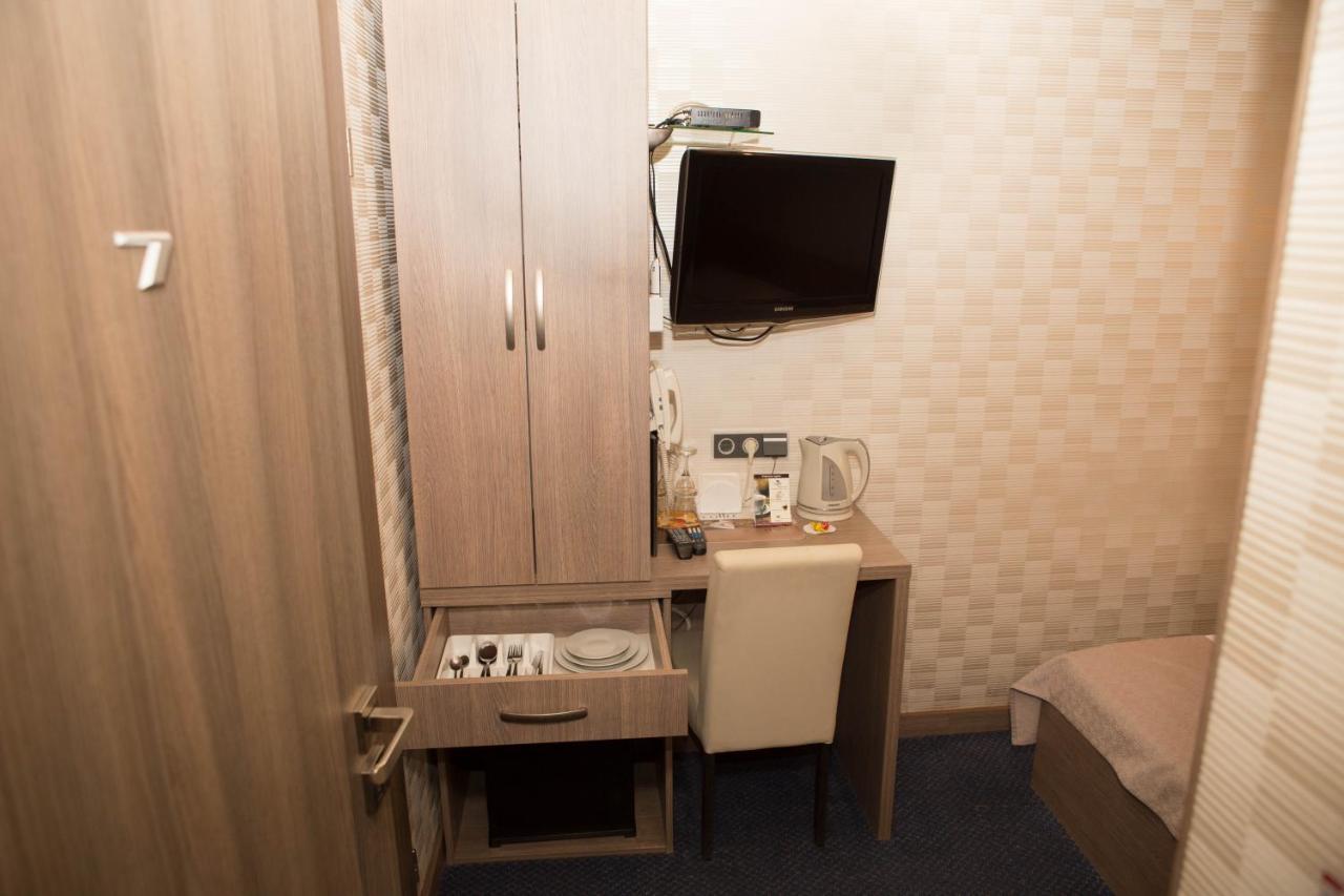 Mini Elegant Hotel Kyiv Exterior photo