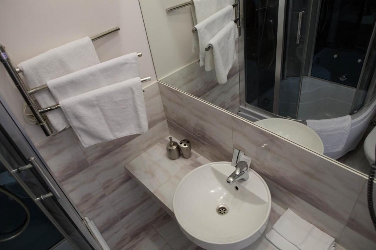 Mini Elegant Hotel Kyiv Exterior photo
