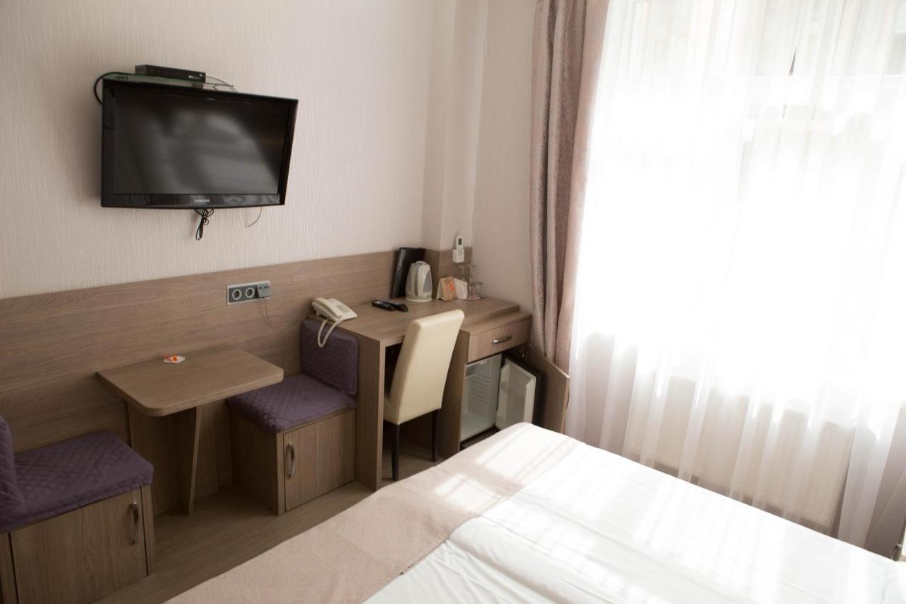Mini Elegant Hotel Kyiv Exterior photo