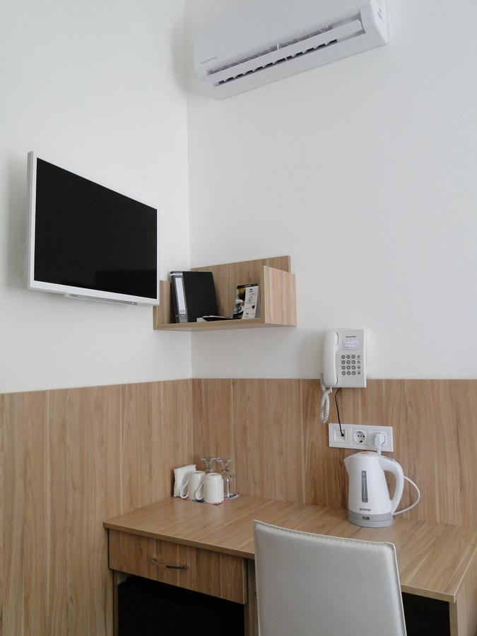 Mini Elegant Hotel Kyiv Exterior photo